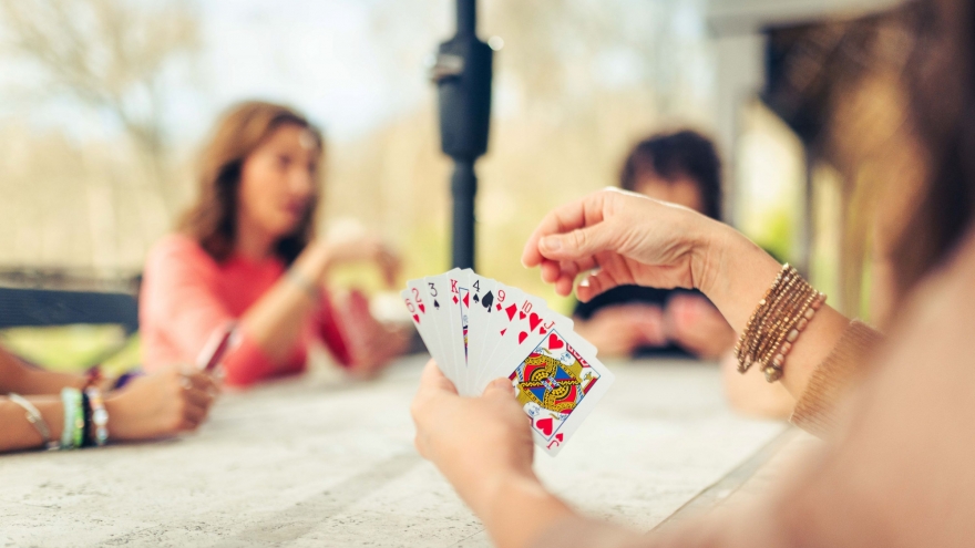 Chồng mê cờ bạc suốt 33 năm, vợ 54 tuổi kiệt quệ vì gánh nợ