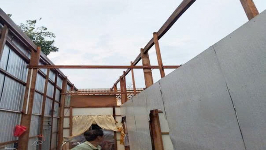 47 căn nhà ở Đồng Tháp bị tốc mái sau cơn mưa dông trái mùa