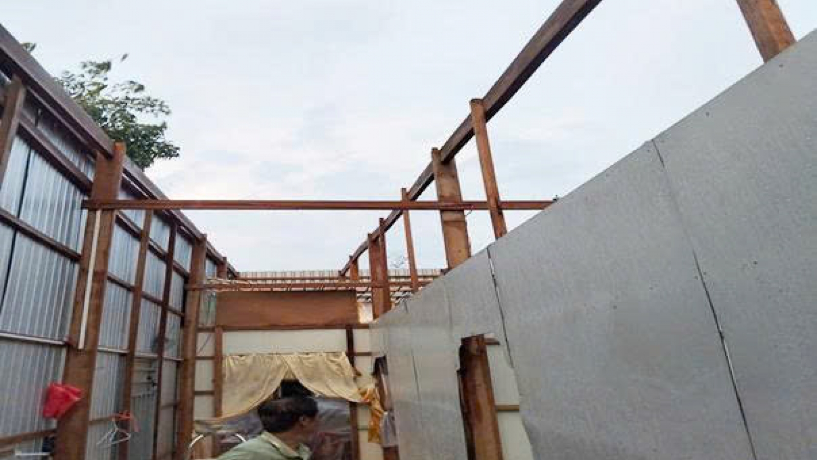 47 căn nhà ở Đồng Tháp bị tốc mái sau cơn mưa dông trái mùa
