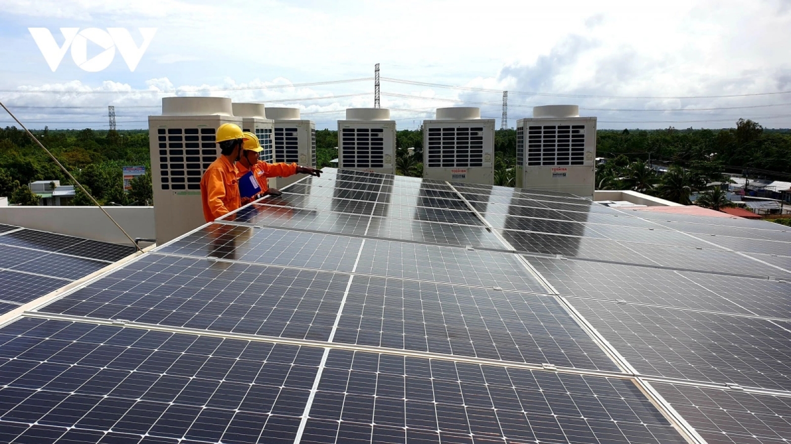 Bão giá năng lượng 2026: Điện mặt trời trở thành “phao cứu sinh”