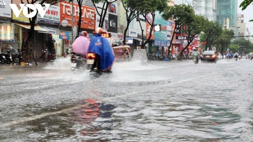 Không khí lạnh yếu gây mưa dông, nhiều nơi đề phòng lốc sét và mưa đá