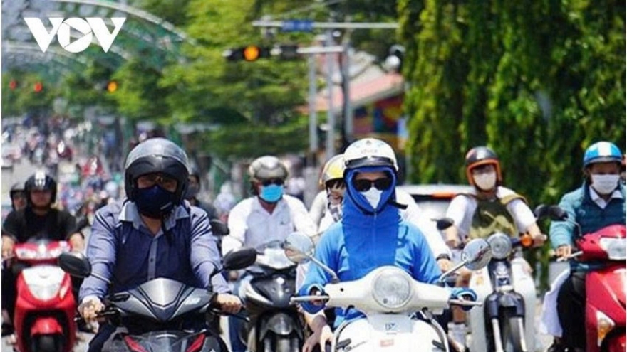 Thời tiết hôm nay 15/4: Bắc Bộ nắng nóng, Trung Bộ có nơi trên 39 độ C