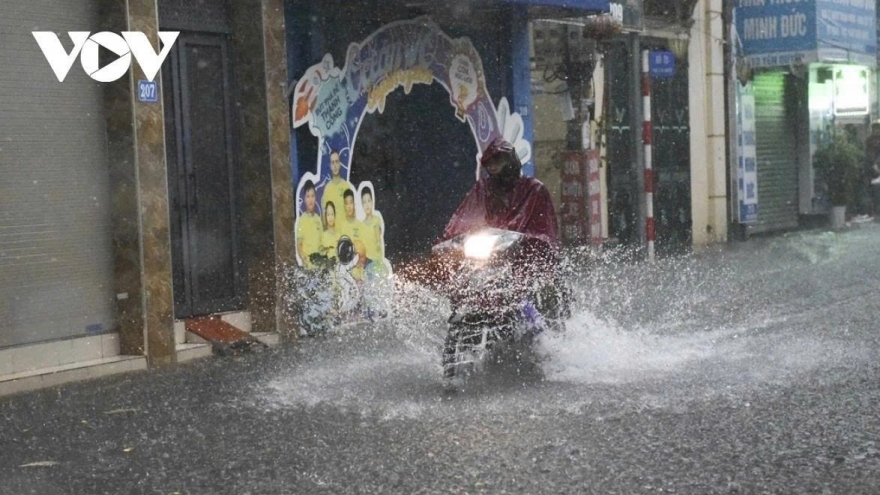 Thời tiết ngày 17/4: Bắc Bộ mưa dông diện rộng, Trung Bộ - Nam Bộ nắng nóng