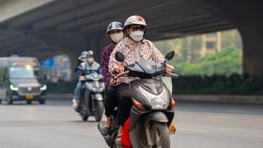 Nắng nóng tại miền Trung chưa có dấu hiệu hạ nhiệt, nhiều nơi chạm ngưỡng 40 độ