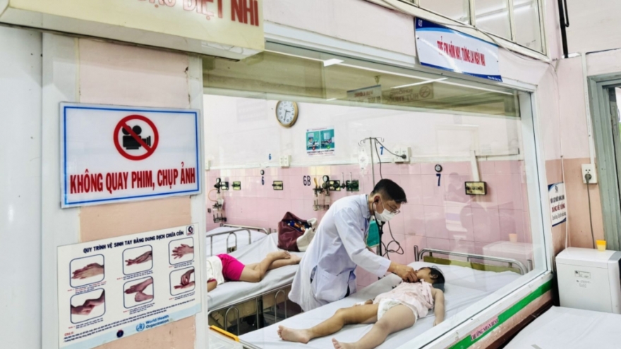 Khẩn trương điều tra, truy xuất nguồn gốc thực phẩm vụ 140 học sinh nghi ngộ độc