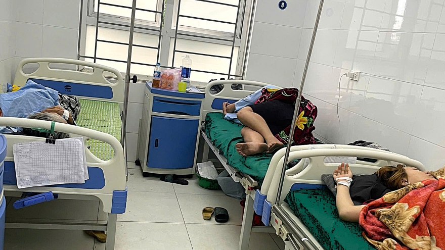 28 người nhập viện nghi ngộ độc sau khi ăn bánh mì ở Nghệ An