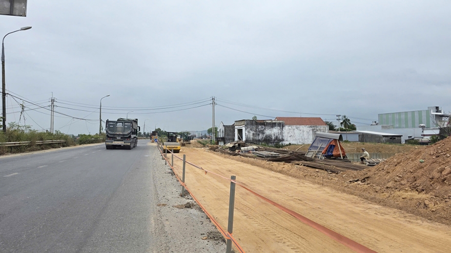 Dưới đá lên, trên bảo... chờ, dân có đất tái định cư nhưng chưa thể xây nhà