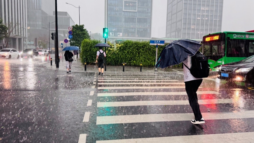 Miền Nam Trung Quốc xuất hiện thời tiết “băng - hỏa” đối lập