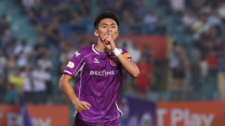 Tân binh ĐT Việt Nam liên tiếp ghi điểm với HLV Kim Sang Sik