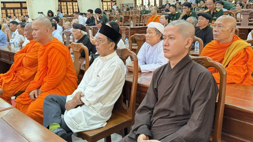 Đại tướng Nguyễn Trọng Nghĩa gặp mặt già làng, chức sắc tôn giáo khu vực Nam Bộ