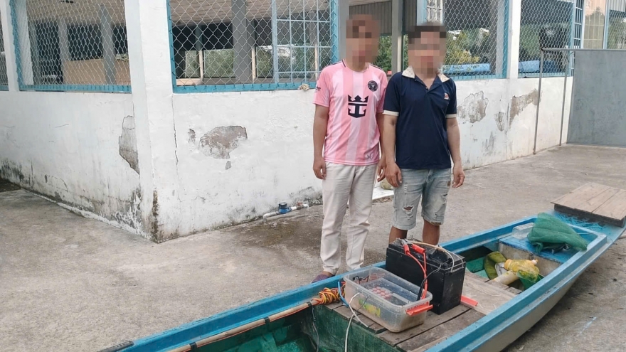 Vĩnh Long bắt đối tượng sử dụng công cụ kích điện khai thác thủy sản