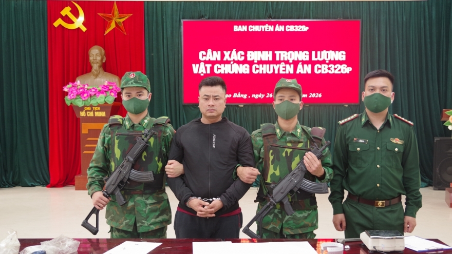 Khởi tố đối tượng vận chuyển 9 bánh heroin