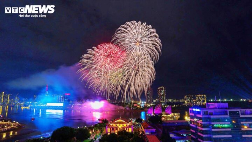 Cấm xe nhiều tuyến đường trung tâm TP.HCM phục vụ bắn pháo hoa dịp 30/4