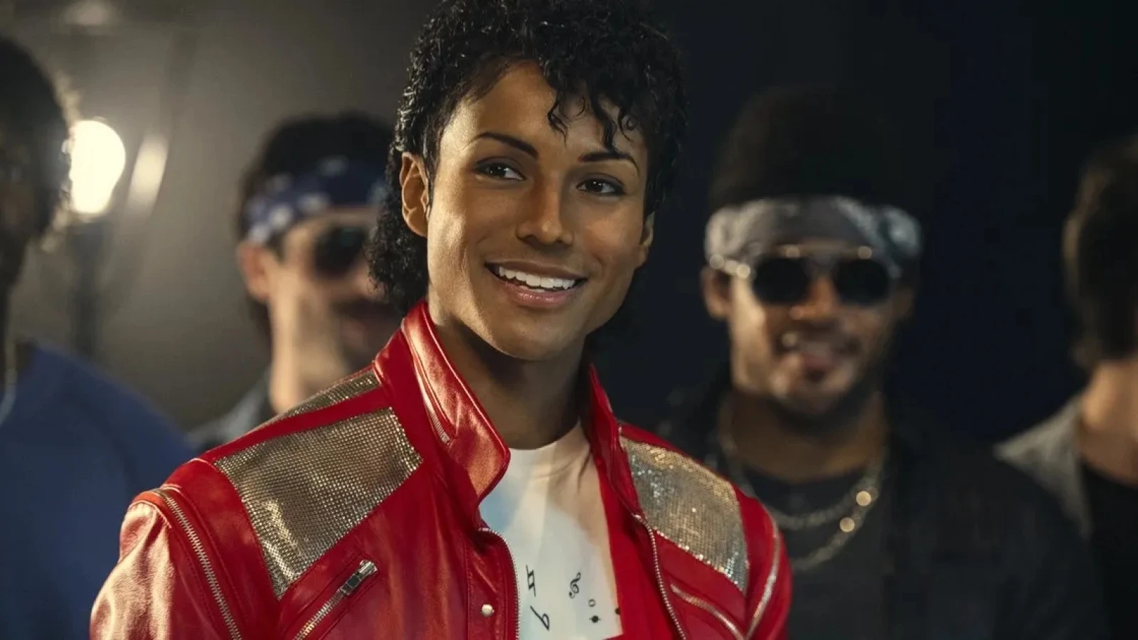 Nhạc Michael Jackson được săn đón nhờ hiệu ứng bộ phim tiểu sử