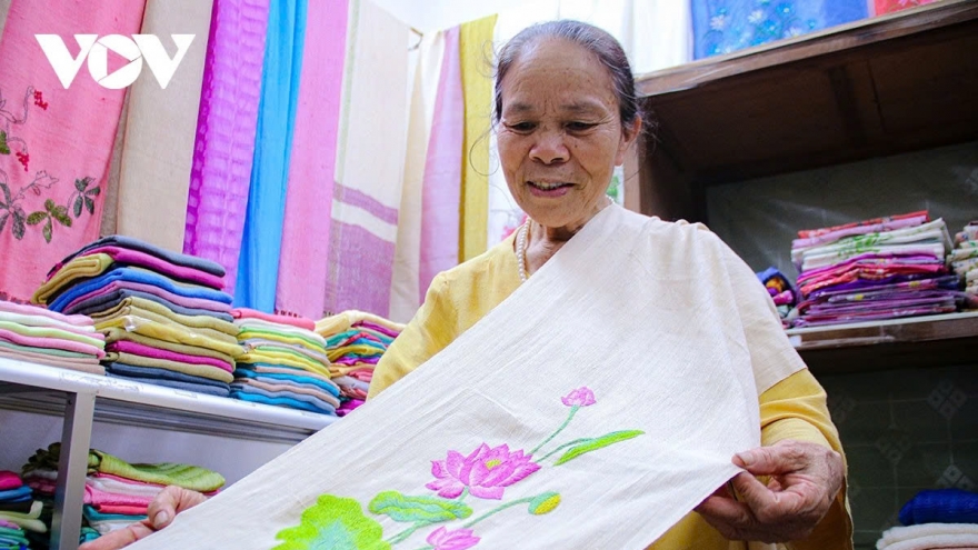 From lotus flower to silk - the unique journey of Phung Xa village