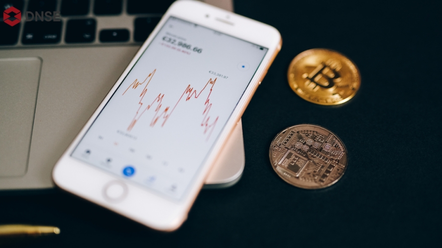 Người trẻ đổ tiền vào chứng khoán, crypto: Cơ hội lớn nhưng rủi ro không nhỏ