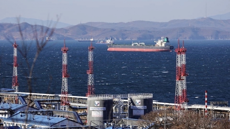 Mỹ tiếp tục siết mua dầu Nga, gia tăng biến động trên thị trường năng lượng