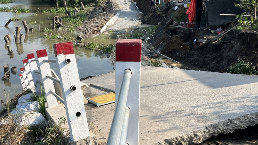 Sạt lở ven sông Phú An đe dọa cuộc sống, nhà ở của nhiều hộ dân tại Đồng Tháp