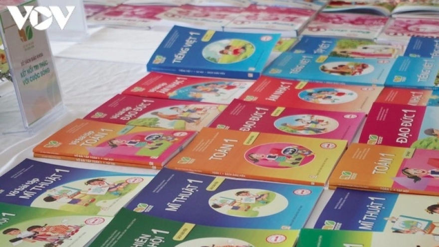 Miễn phí SGK trên toàn quốc từ năm học 2029–2030