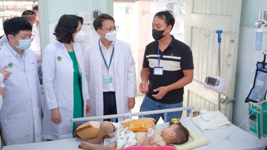 Tay chân miệng vào mùa: Đừng chủ quan