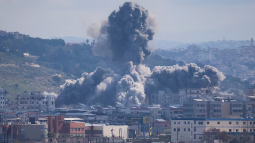 Iran và các nước vùng Vịnh tiếp tục bị tấn công, Israel tập kích vào Lebanon