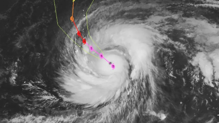 Siêu bão mạnh nhất hành tinh áp sát lãnh thổ Mỹ ở Thái Bình Dương