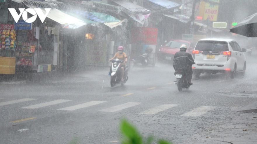 Dự báo từ đêm 16/4 đến ngày 17/4, Bắc Bộ đến Bắc Trung Bộ mưa vừa, có dông