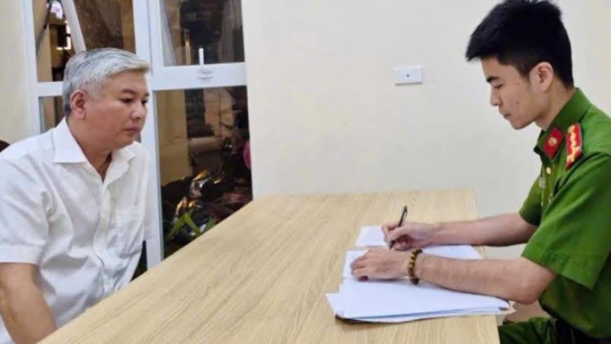 Tạm giữ đối tượng lái xe có nồng độ cồn, hành hung tài xế khác ở Hà Nội