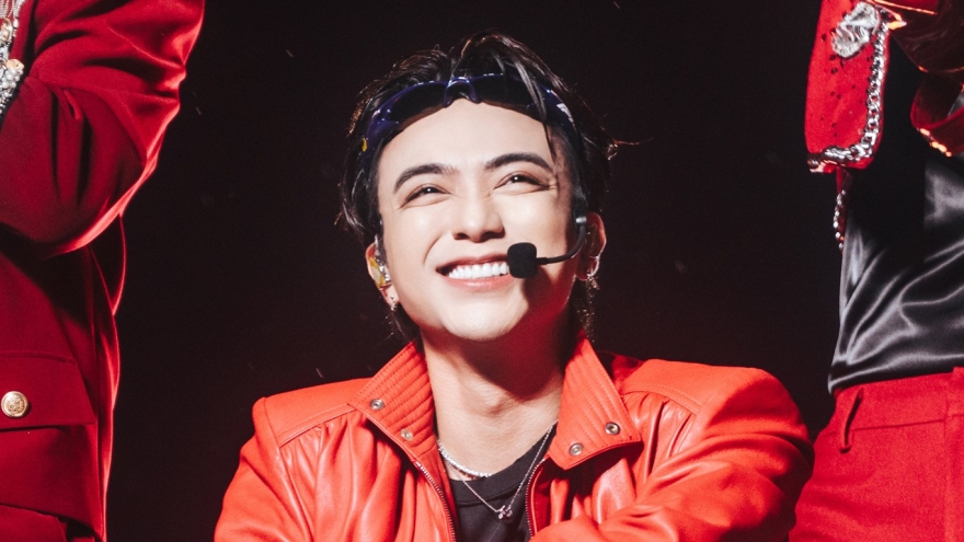 Sobin xả ảnh đêm “lễ tốt nghiệp” gây bão, fan đứng ngồi không yên