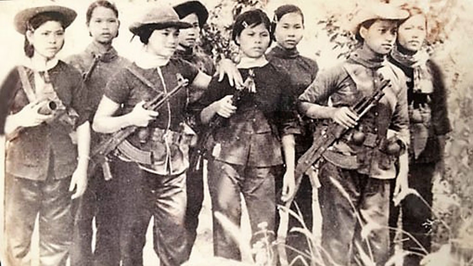 Những "Bông hồng thép" trên vùng đất lửa Thủ Dầu Một
