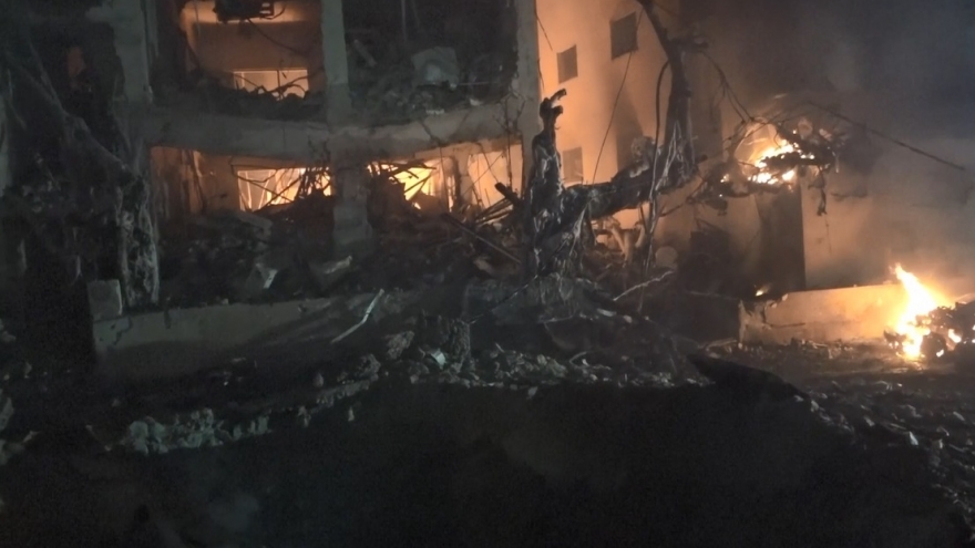 Ông Trump nhắc lại tối hậu thư về Hormuz, Iran vẫn tuyên bố cứng rắn