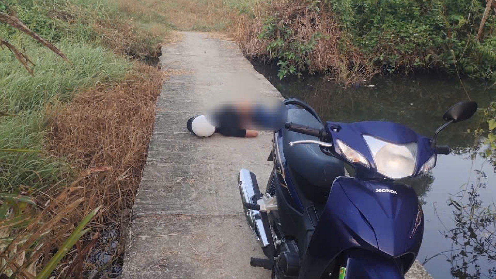 Khẩn trương làm rõ một người tử vong trên đường ở Đồng Tháp
