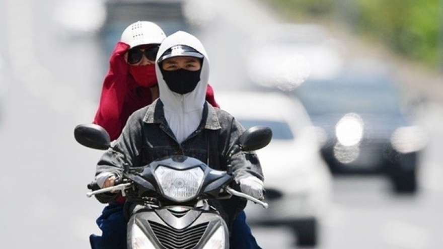 Nam Bộ nắng nóng 35-36°C, có nơi trên 36°C, dự báo dịu dần từ 1/5