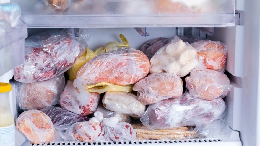 Dùng thực phẩm đông lạnh mỗi ngày có an toàn? Sự thật bạn nên biết