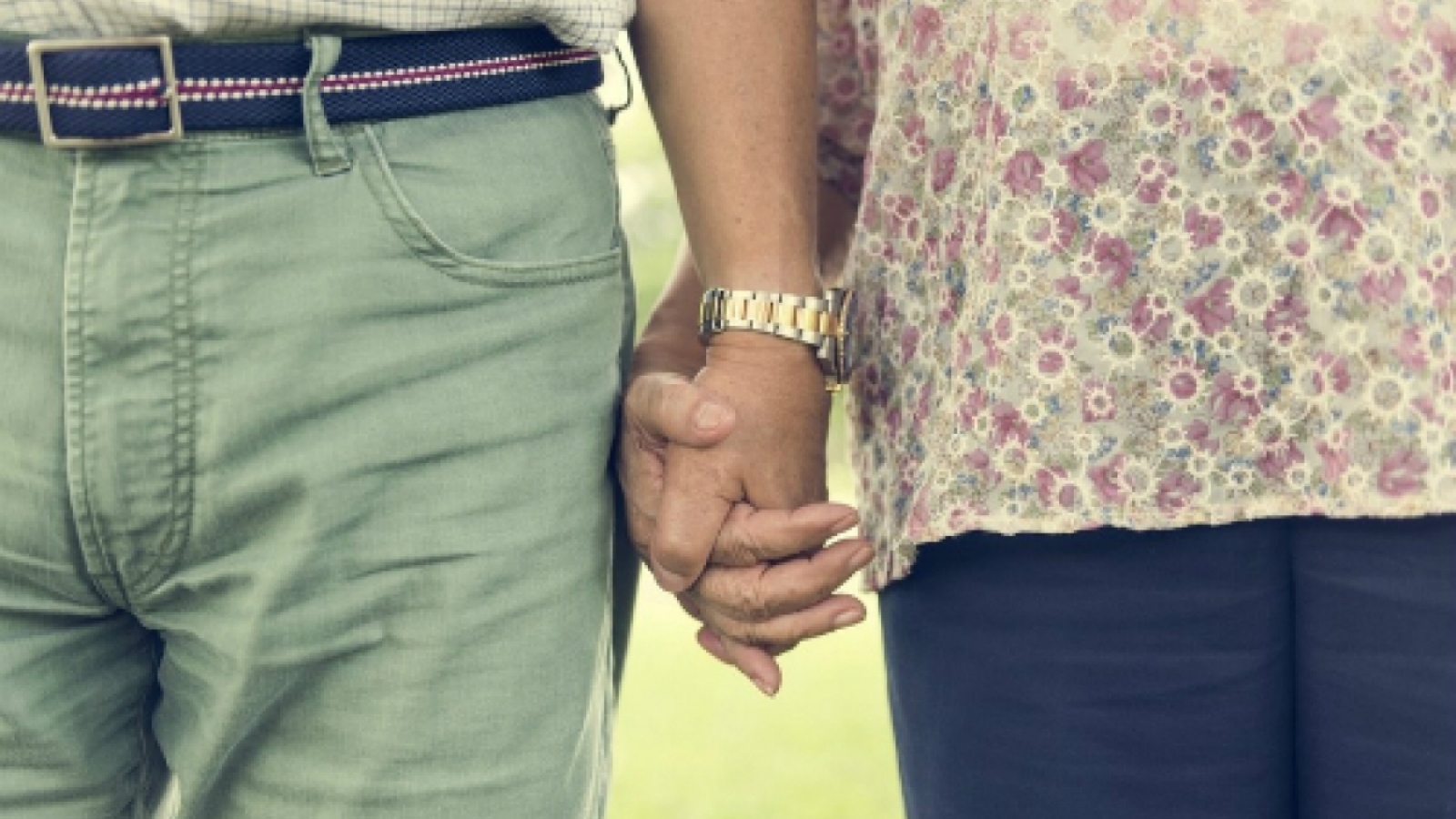 Sau 40 tuổi vẫn có thể “giữ lửa” chuyện chăn gối nếu hiểu đúng cách