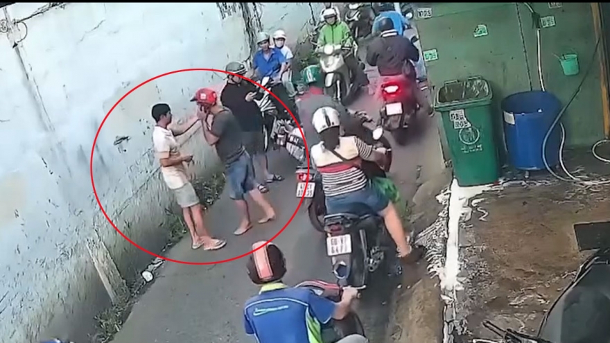 Đánh gục người can ngăn sau va chạm giao thông ở TP.HCM