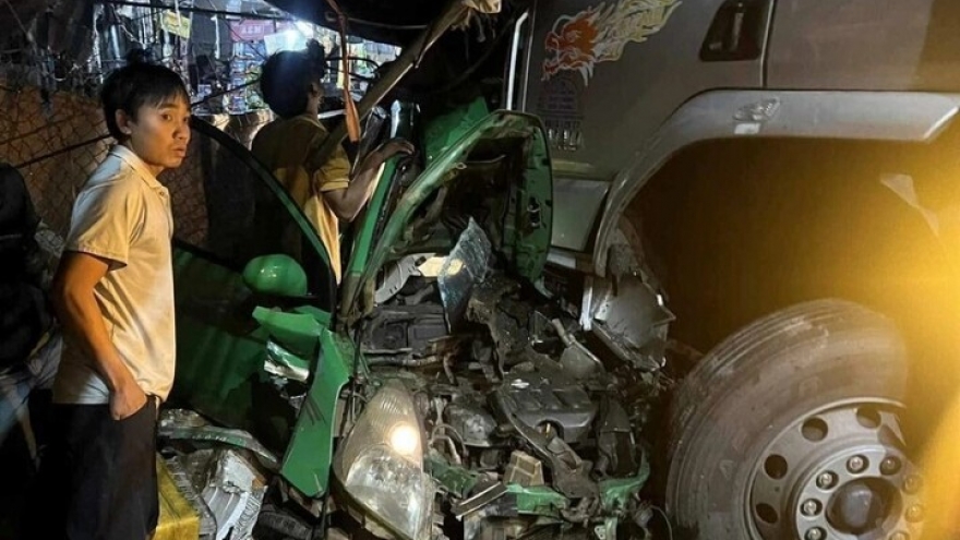 Taxi va chạm với xe tải ở Lâm Đồng, tài xế tử vong tại chỗ