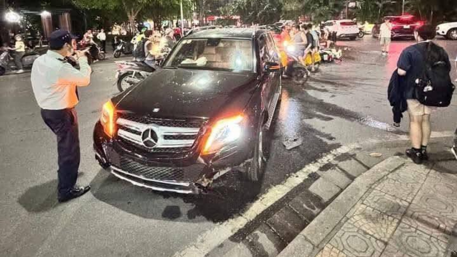 Tài xế Mercedes đâm xe liên hoàn trong khu đô thị ở Hà Nội vi phạm nồng độ cồn