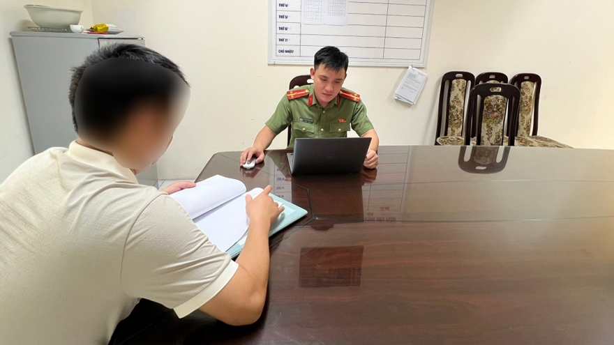 Tổ chức show diễn ‘chui’, chủ quán cà phê bị phát hiện và tuýt còi