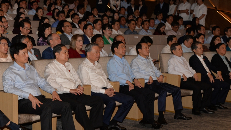 Tổng Bí thư, Chủ tịch nước Tô Lâm dự chương trình nghệ thuật “Tổ quốc trong tim”