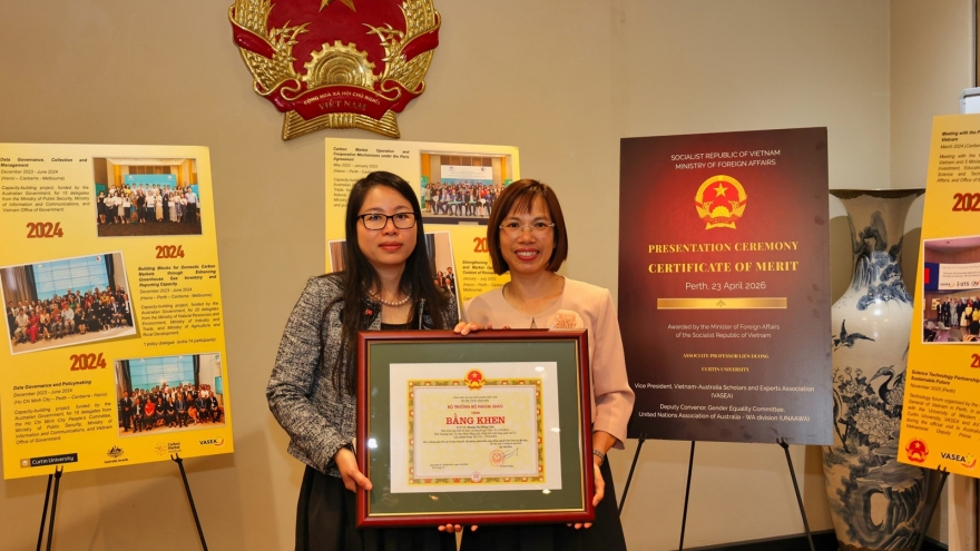 Vinh danh nhà nghiên cứu người Việt tại Australia Dương Thị Hồng Liên