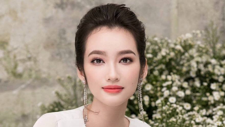 Model Truc Diem appears in Victoria's Secret casting video