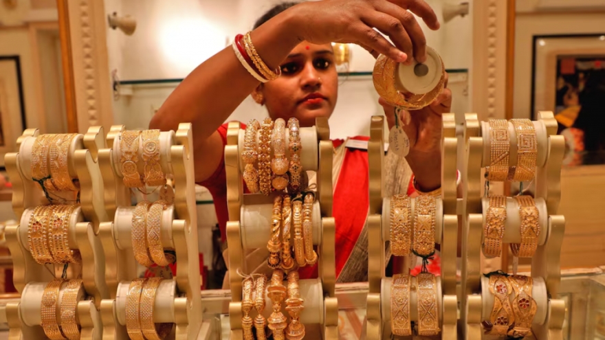 Hơn 5 tấn vàng và 8 tấn bạc bị kẹt ở hải quan Ấn Độ