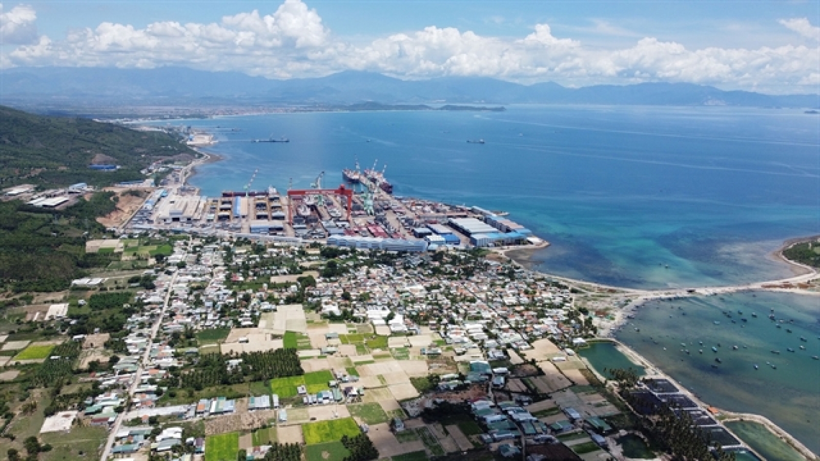 Vietnam plans first offshore airport on water