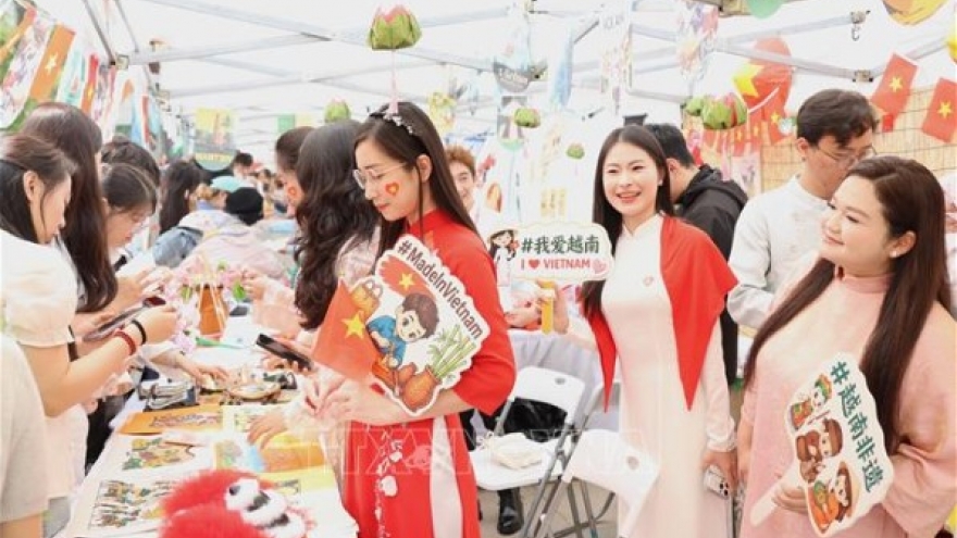 Vietnamese students leave strong impression at World Cultural Festival in Beijing