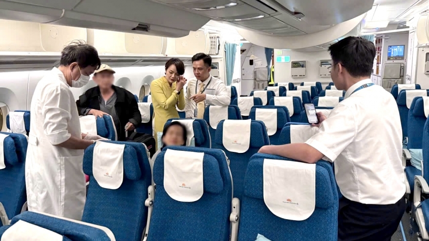 Hành khách Việt bất tỉnh trên chuyến bay từ Mỹ về TP.HCM được cứu kịp thời