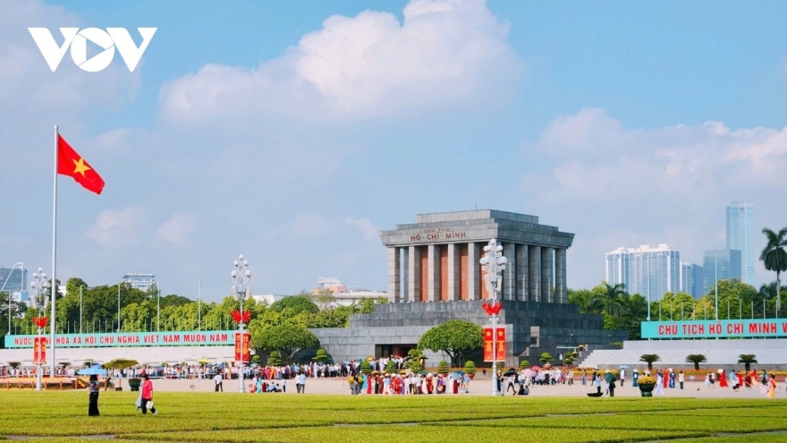 Rộn ràng chuỗi hoạt động du lịch tại Hà Nội dịp lễ 30/4 - 1/5