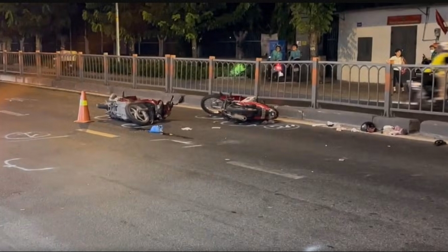 Va chạm xe máy, hai người nguy kịch