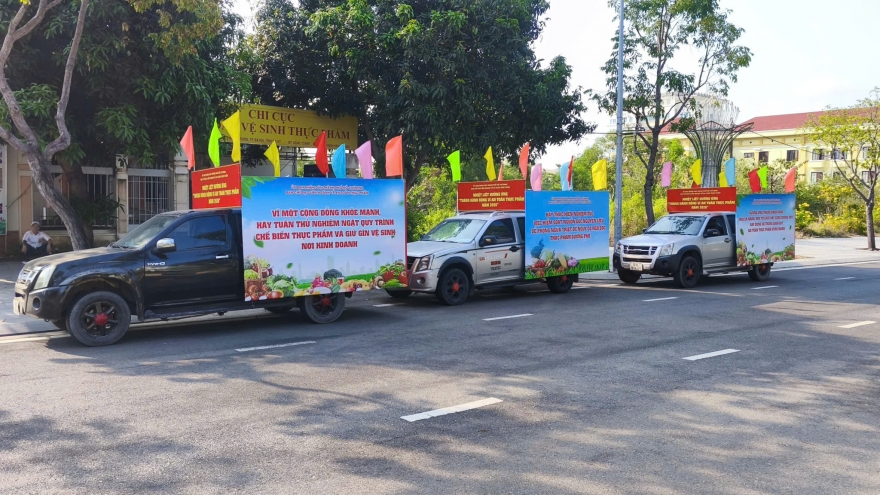 TP.HCM mở cao điểm siết thức ăn đường phố, chặn thực phẩm bẩn