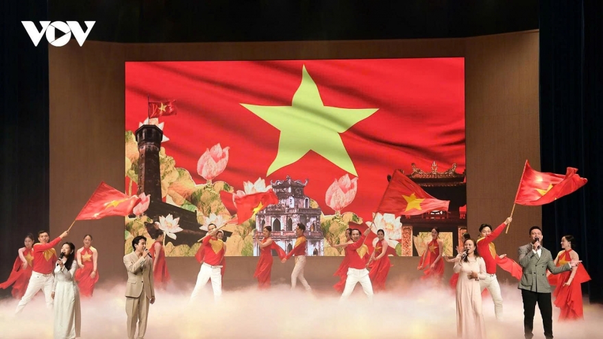 "Điểm tựa quốc gia": Hòa nhập, không hòa tan